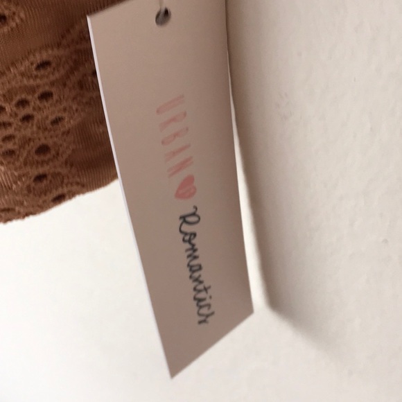 NWT Urban Romantics Gold Crop Top - Picture 3 of 4